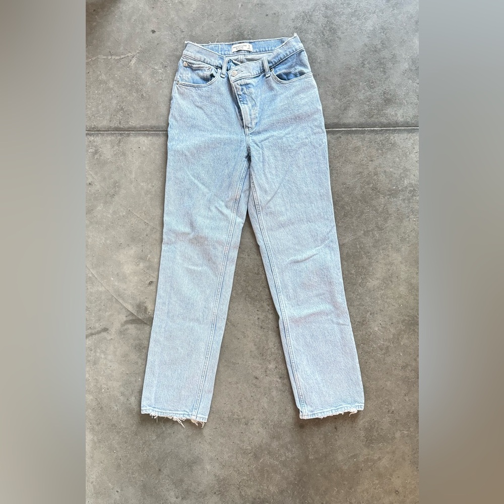 Abercrombie light wash 90’s straight criss-cross Jean size 6 regular